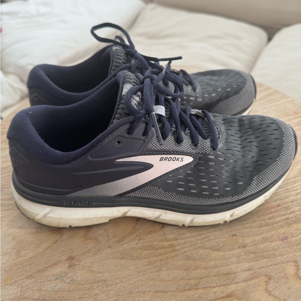 BROOKS 11 DYAD DNA ombré purple/charcoal Size Women’s 8.5 - Picture 3 of 9